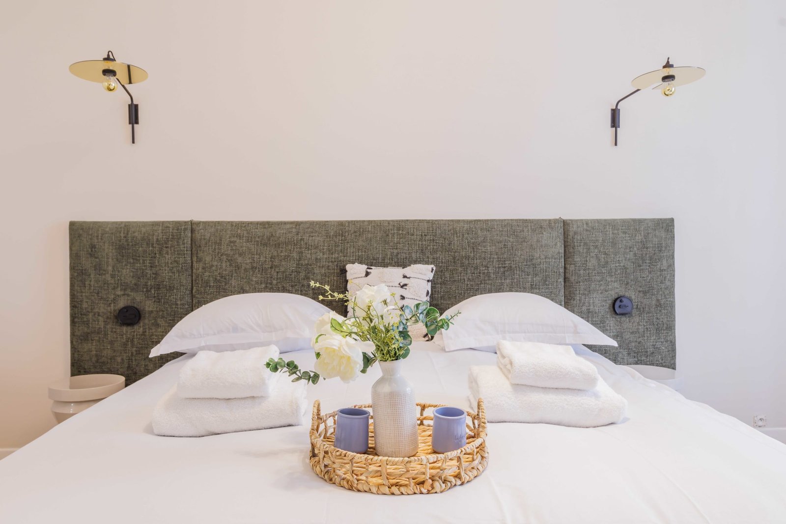 Tête de lit tapissée hôtellerie haut de gamme Paris