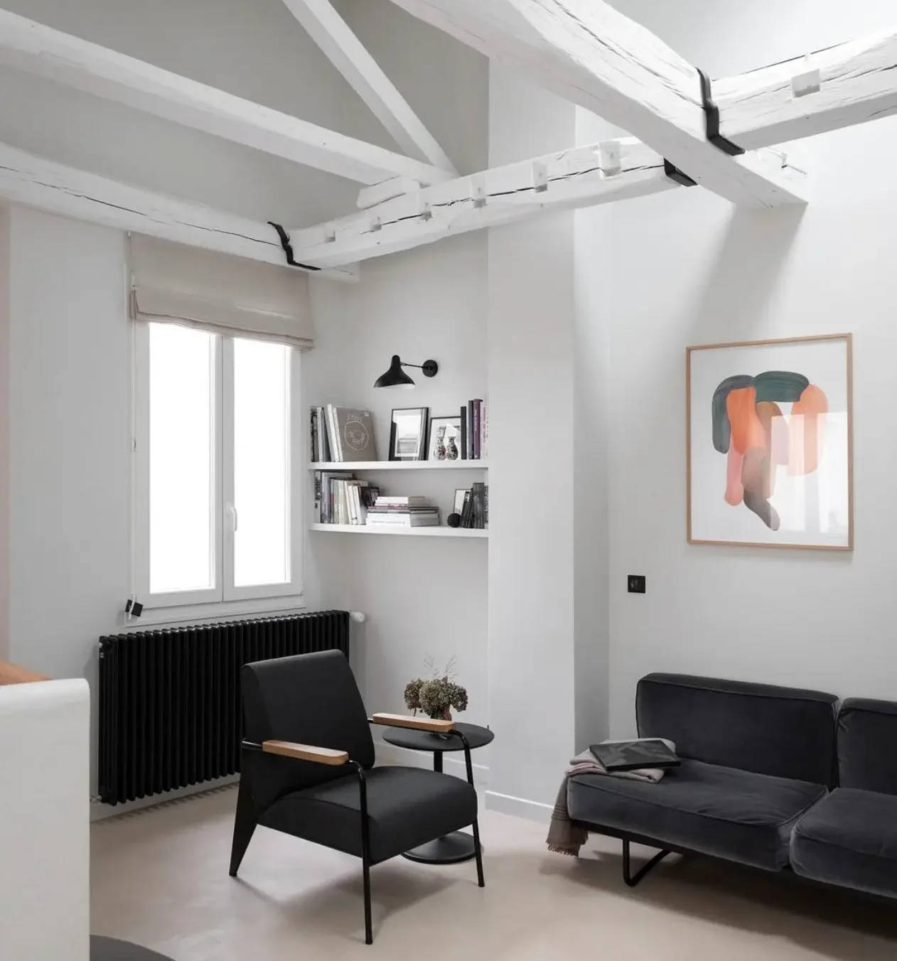 Mobilier tapissé et store bateau sur-mesure pour appartements haut de gamme