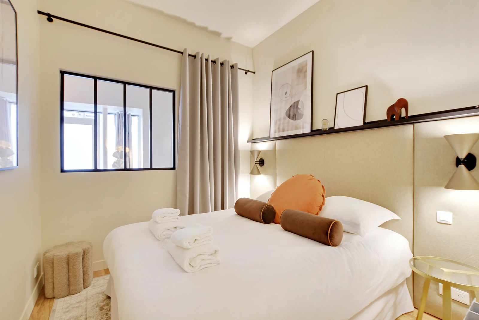 Rideaux occultants hôtellerie haut de gamme et tête de lit tapissée hôtellerie haut de gamme Paris