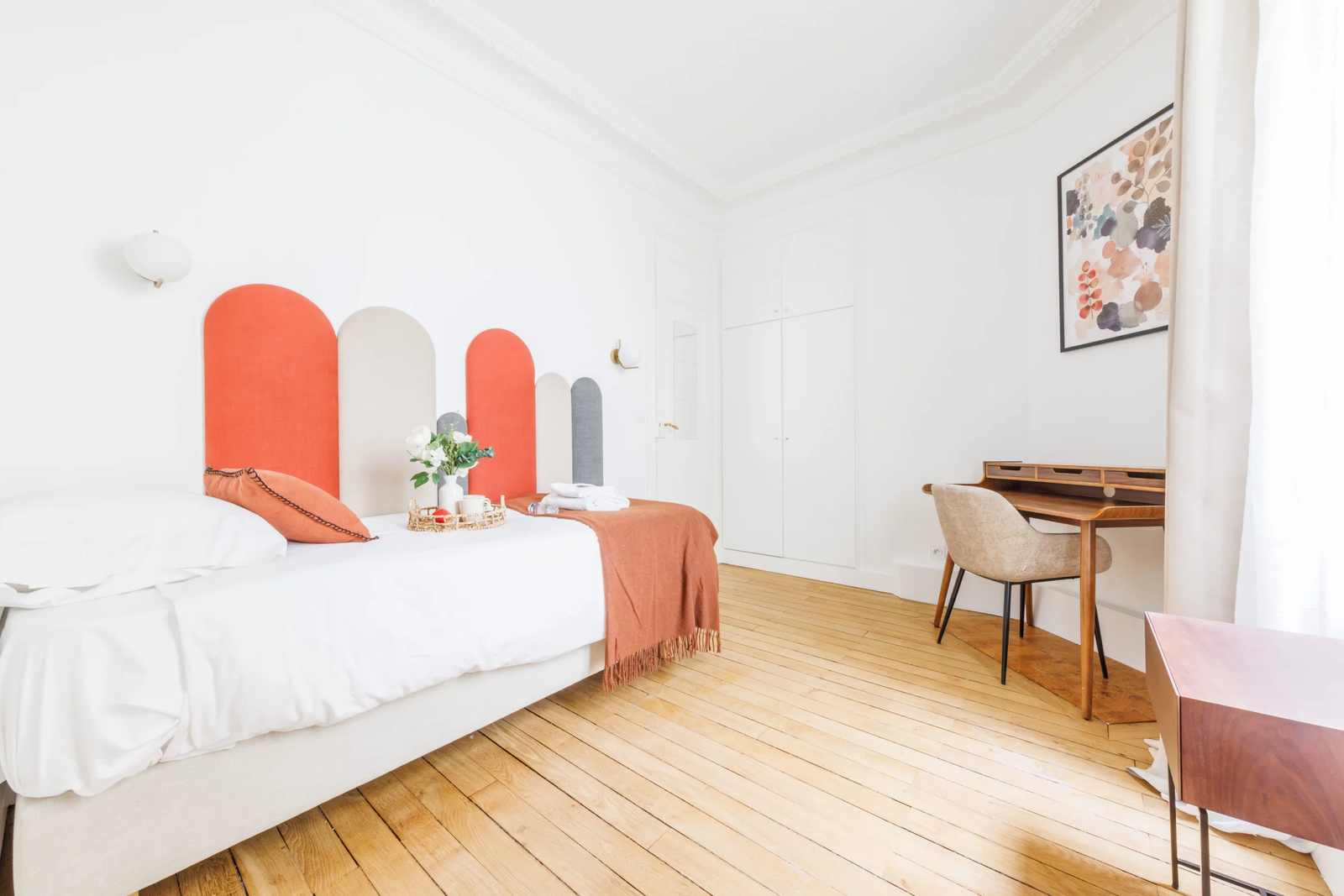 Tête de lit tapissée hôtellerie haut de gamme Paris