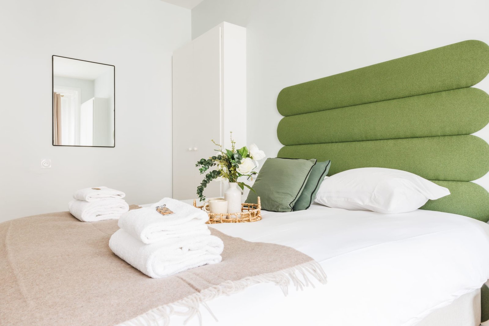 Tête de lit tapissée hôtellerie haut de gamme Paris