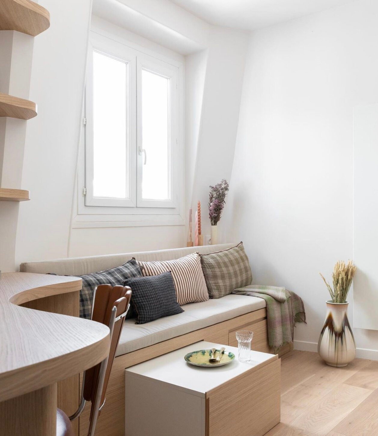 Mobilier tapissé sur-mesure pour appartements haut de gamme